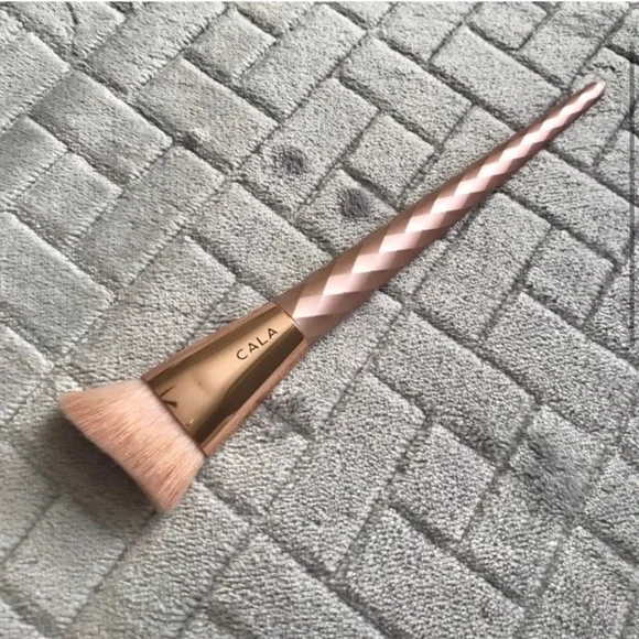 🪞 NEW contour makeup metallic pink brush - Picture 3 of 5